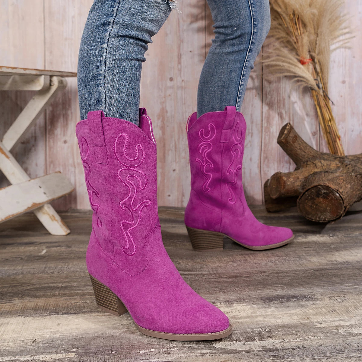 Women's slip-on women's boots, classic elegant retro style, embroidered design western boots, music festivals, vacation travel s