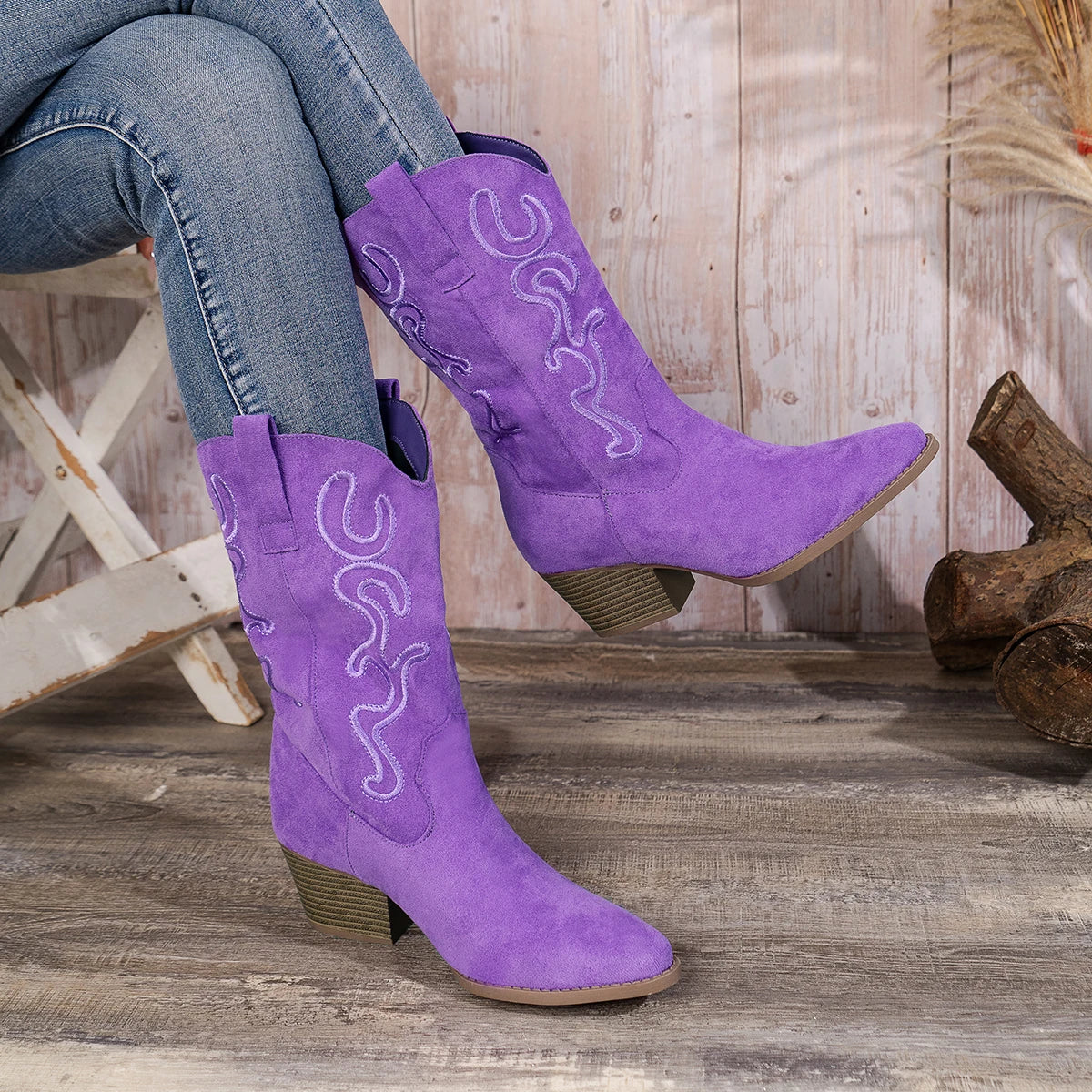 Women's slip-on women's boots, classic elegant retro style, embroidered design western boots, music festivals, vacation travel s
