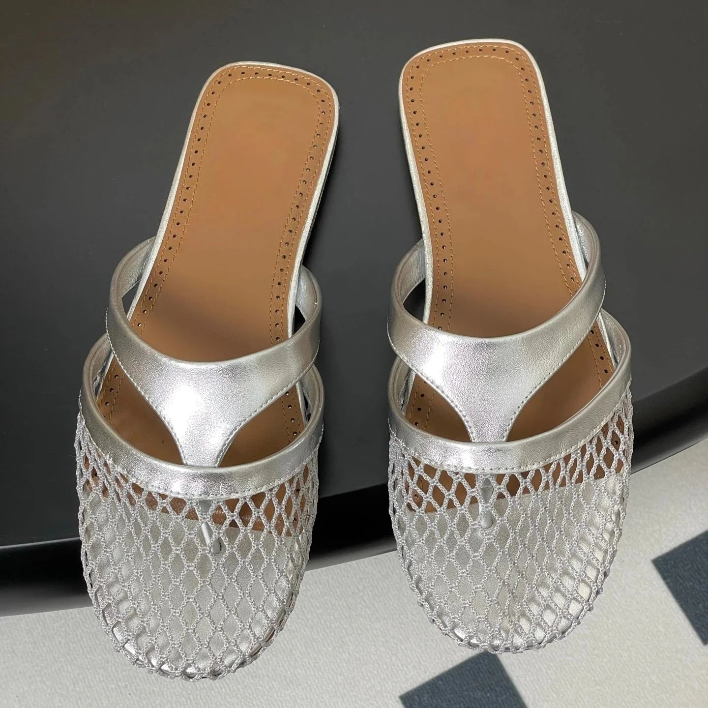 Top Version Niche New Beach Slippers Female Plus Size Genuine Leather Flat Breathable Hollow Flip-Fops Slides Zapatos De Mujer