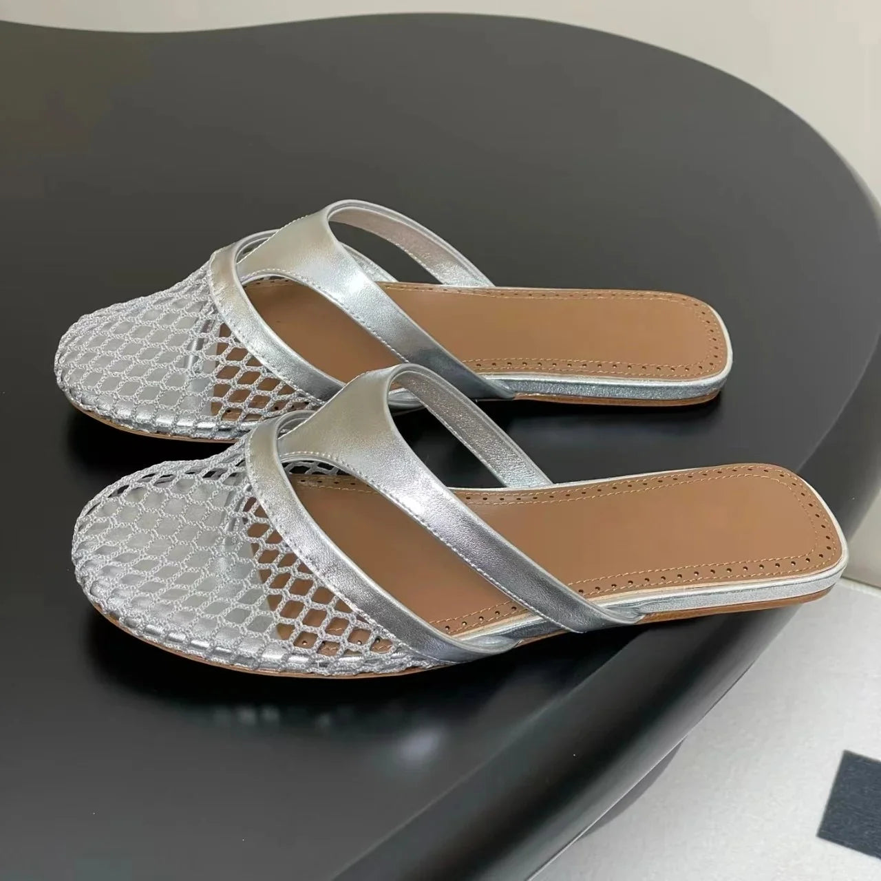 Top Version Niche New Beach Slippers Female Plus Size Genuine Leather Flat Breathable Hollow Flip-Fops Slides Zapatos De Mujer